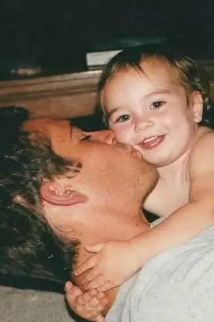 《速度与激情》保罗·沃克去世八周年，女儿梅多发文悼念已故父亲