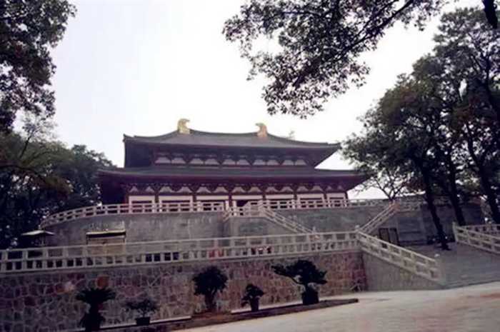 中国古代最早建立的寺院，到底是白马寺还是白云寺？