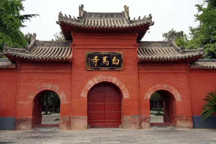 中国古代最早建立的寺院，到底是白马寺还是白云寺？