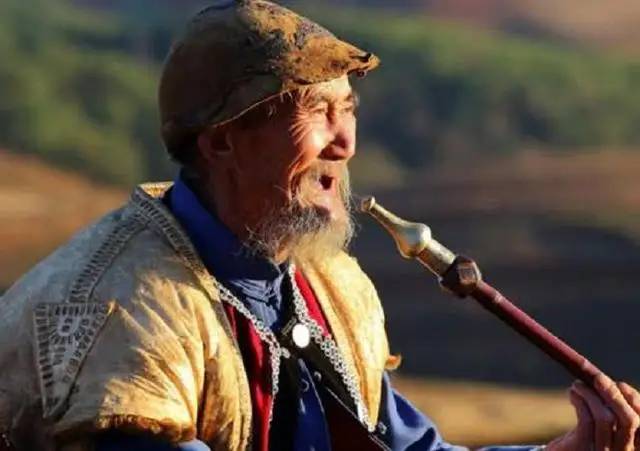 中国长寿之王龚来发，终身未娶活到133岁，生前唯一爱好不太健康