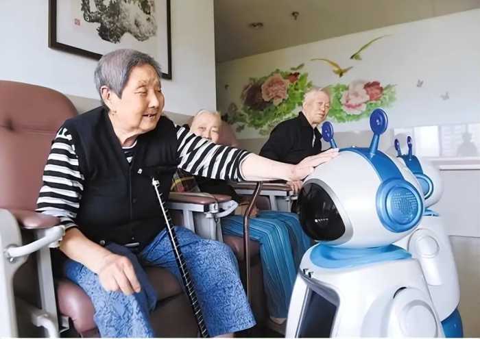 代替护工和子女？养老机器人即将走入家庭，这个价位你能接受吗？