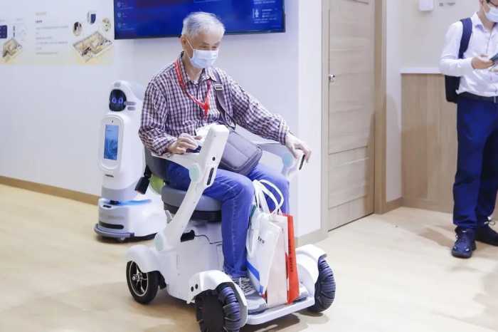 代替护工和子女？养老机器人即将走入家庭，这个价位你能接受吗？