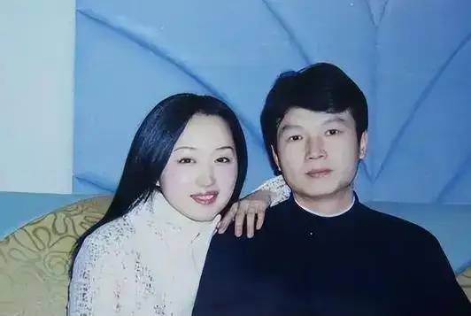 分手27年后，赖文峰出狱后娶妻生子，52岁杨钰莹的选择让人心疼